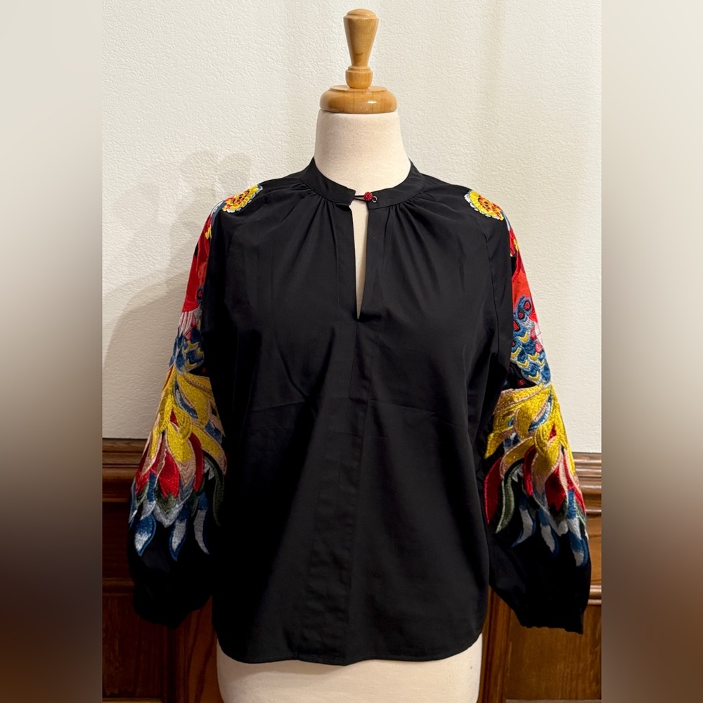 OO LA LA Boutique Embroidered Peacock Artsy Top Blouse XS 0 2 NEW